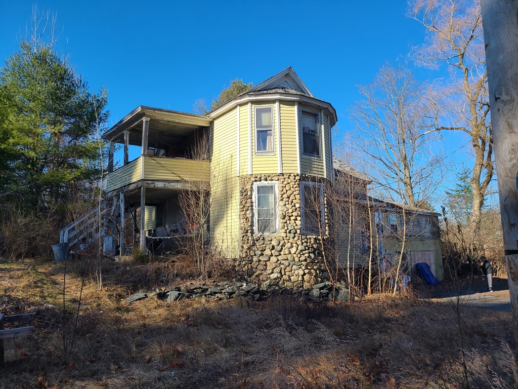 137 Pond St
