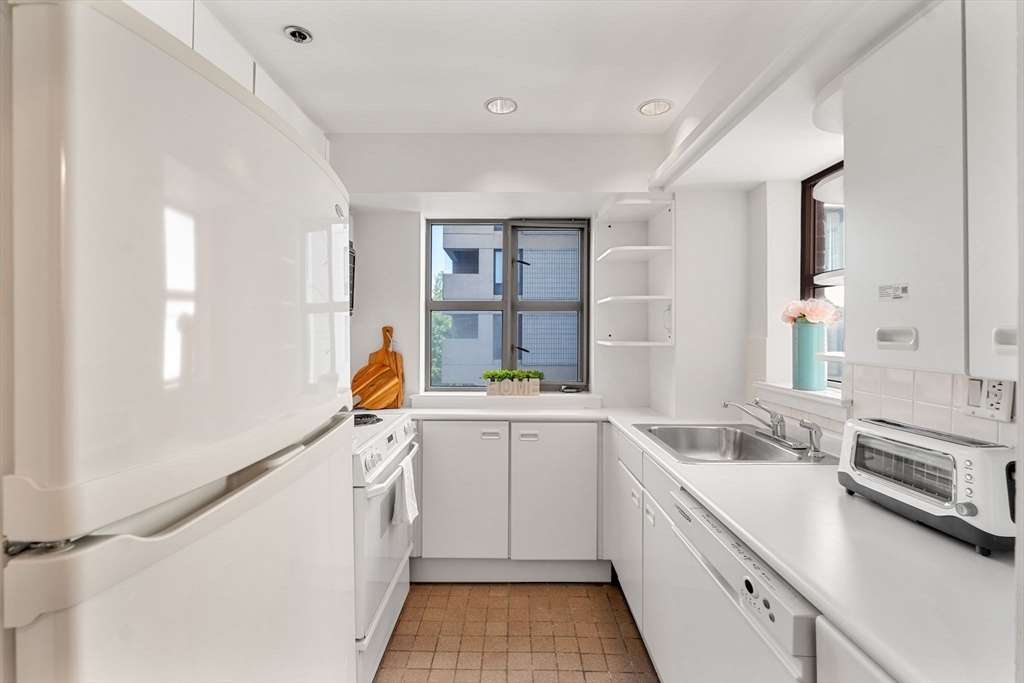 931 Massachusetts Ave 606