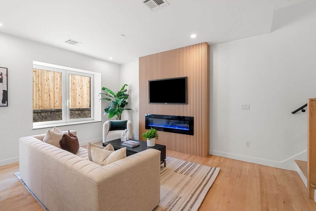 122 Washington St 222