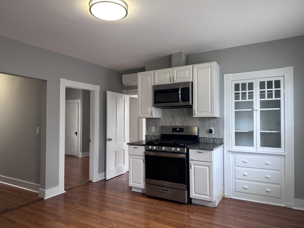 55 Seymour St, Worcester, MA Photo #4