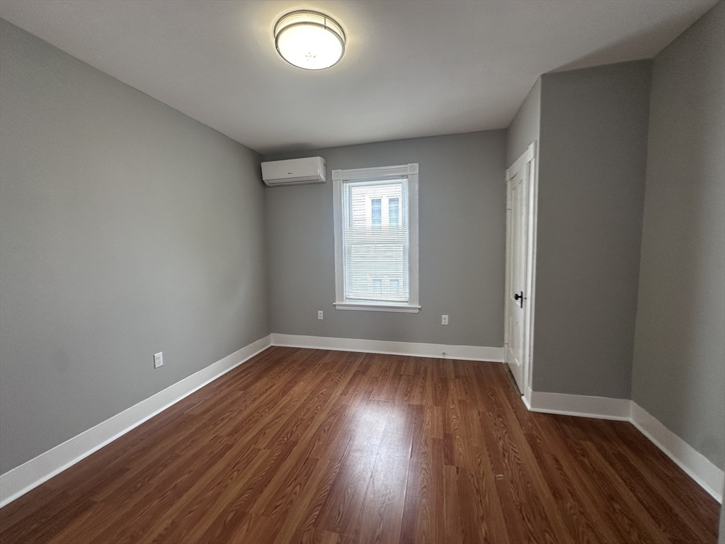 55 Seymour St, Worcester, MA Photo #12