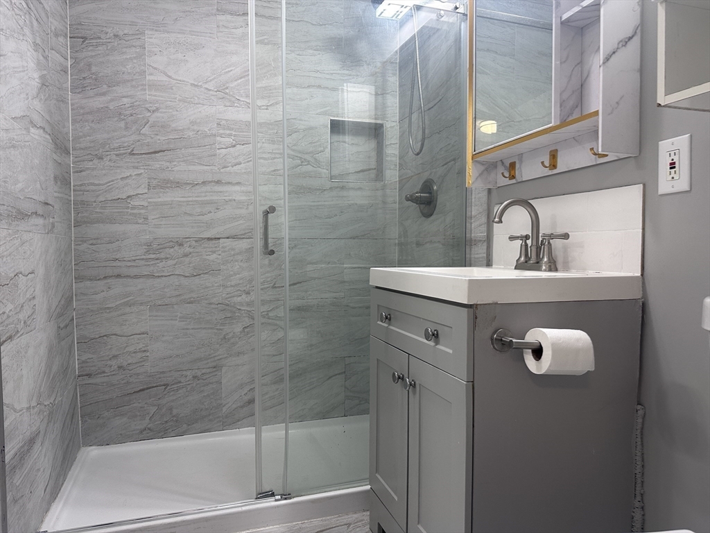 55 Seymour St, Worcester, MA Photo #8