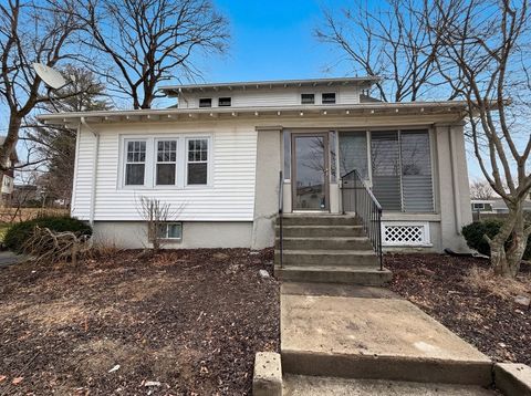 Photo of 10 Perrot St, Worcester, MA 01602 (MLS # 73495243)