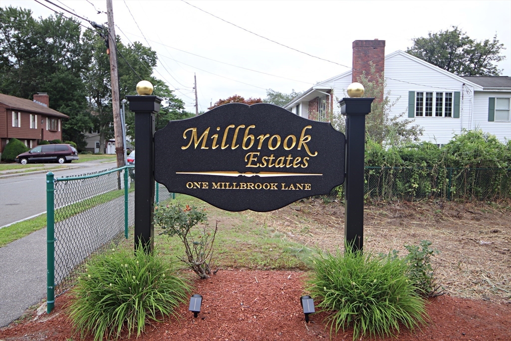 Wakefield, Massachusetts 01880, United States, 2 Bedrooms Bedrooms, ,2 BathroomsBathrooms,Residential,Active,177463