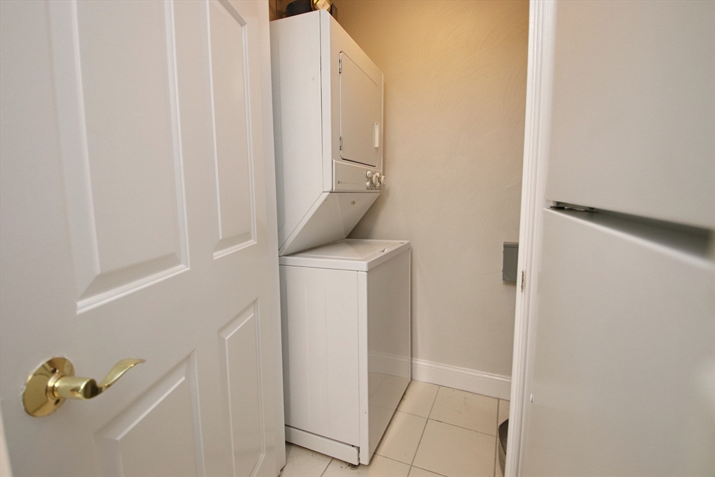 Wakefield, Massachusetts 01880, United States, 2 Bedrooms Bedrooms, ,2 BathroomsBathrooms,Residential,Active,177463