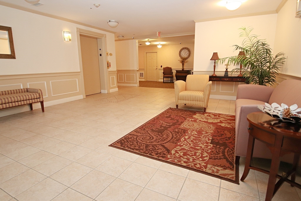 Wakefield, Massachusetts 01880, United States, 2 Bedrooms Bedrooms, ,2 BathroomsBathrooms,Residential,Active,177463