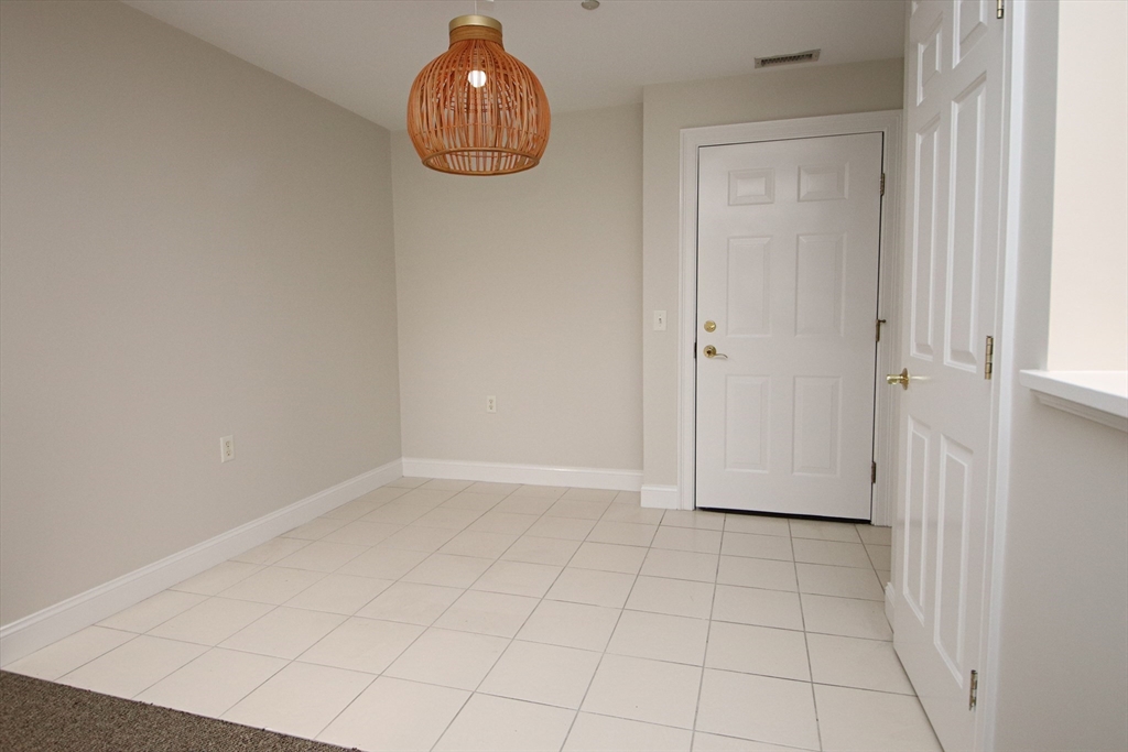 Wakefield, Massachusetts 01880, United States, 2 Bedrooms Bedrooms, ,2 BathroomsBathrooms,Residential,Active,177463