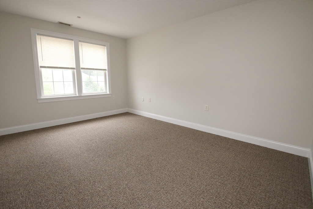 Wakefield, Massachusetts 01880, United States, 2 Bedrooms Bedrooms, ,2 BathroomsBathrooms,Residential,Active,177463