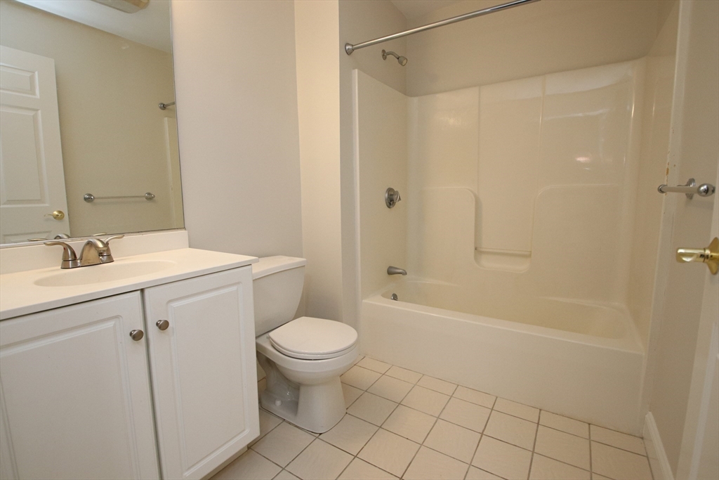 Wakefield, Massachusetts 01880, United States, 2 Bedrooms Bedrooms, ,2 BathroomsBathrooms,Residential,Active,177463