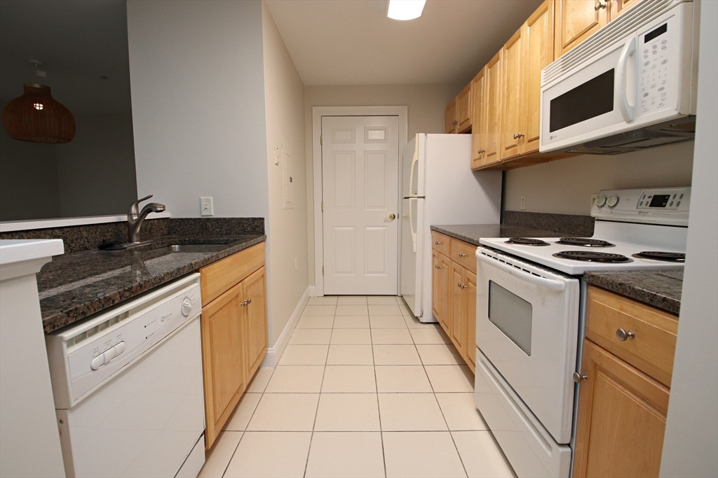 Wakefield, Massachusetts 01880, United States, 2 Bedrooms Bedrooms, ,2 BathroomsBathrooms,Residential,Active,177463