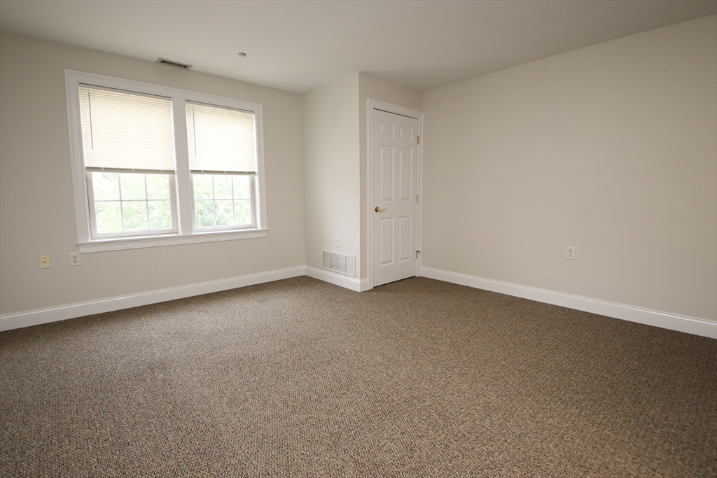 Wakefield, Massachusetts 01880, United States, 2 Bedrooms Bedrooms, ,2 BathroomsBathrooms,Residential,Active,177463