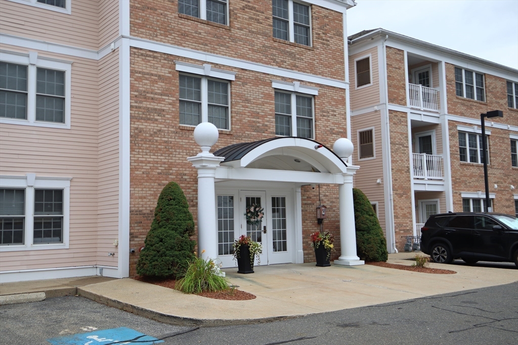 Wakefield, Massachusetts 01880, United States, 2 Bedrooms Bedrooms, ,2 BathroomsBathrooms,Residential,Active,177463