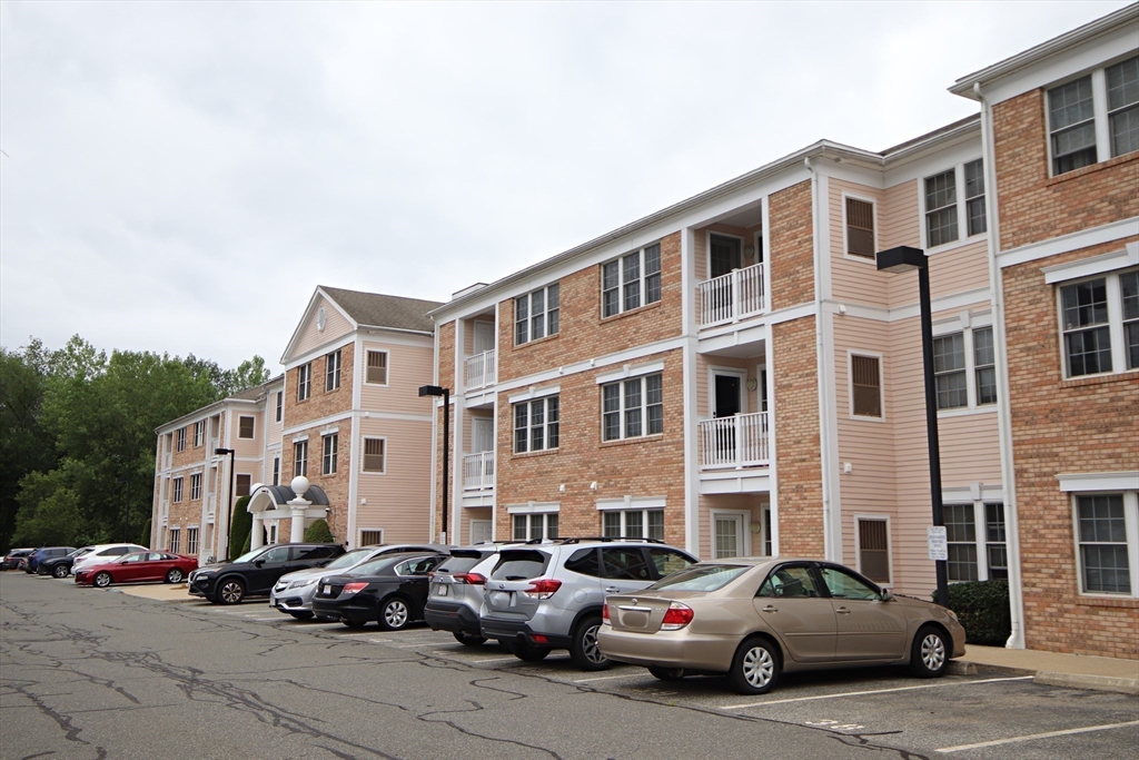 Wakefield, Massachusetts 01880, United States, 2 Bedrooms Bedrooms, ,2 BathroomsBathrooms,Residential,Active,177463