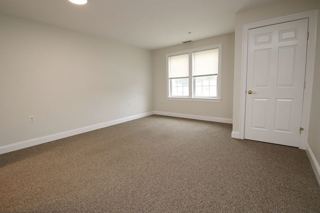 Wakefield, Massachusetts 01880, United States, 2 Bedrooms Bedrooms, ,2 BathroomsBathrooms,Residential,Active,177463