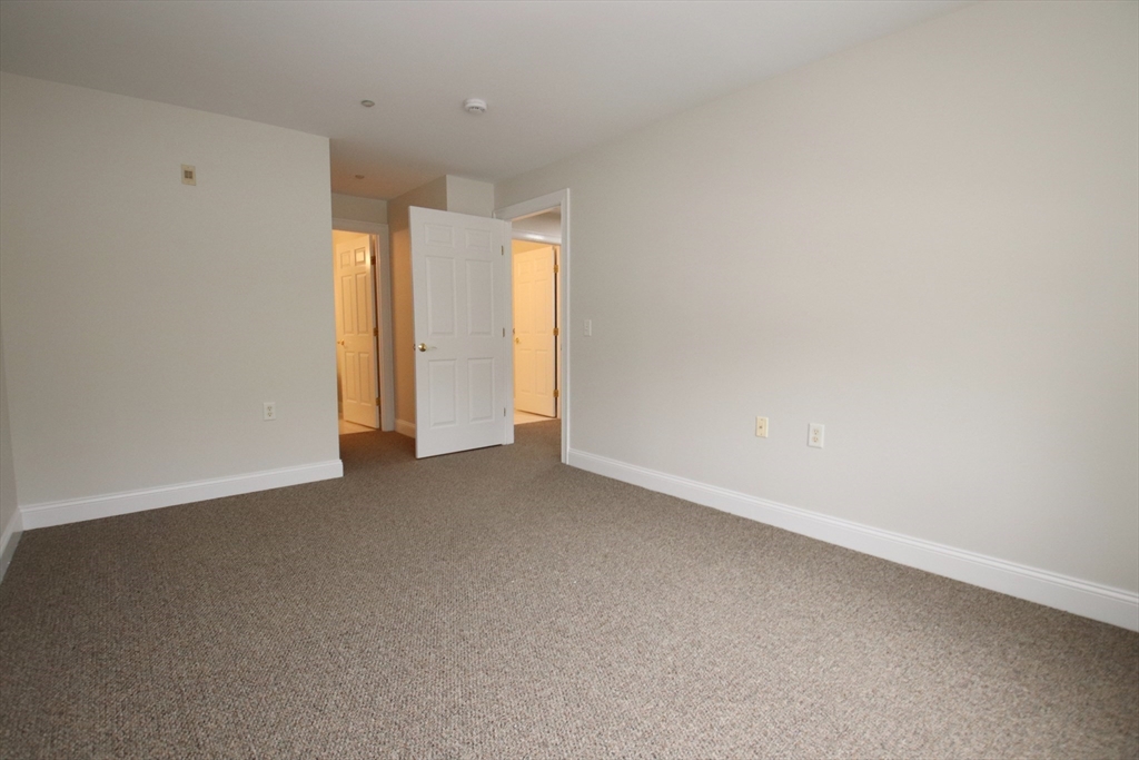 Wakefield, Massachusetts 01880, United States, 2 Bedrooms Bedrooms, ,2 BathroomsBathrooms,Residential,Active,177463