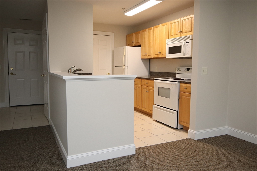 Wakefield, Massachusetts 01880, United States, 2 Bedrooms Bedrooms, ,2 BathroomsBathrooms,Residential,Active,177463