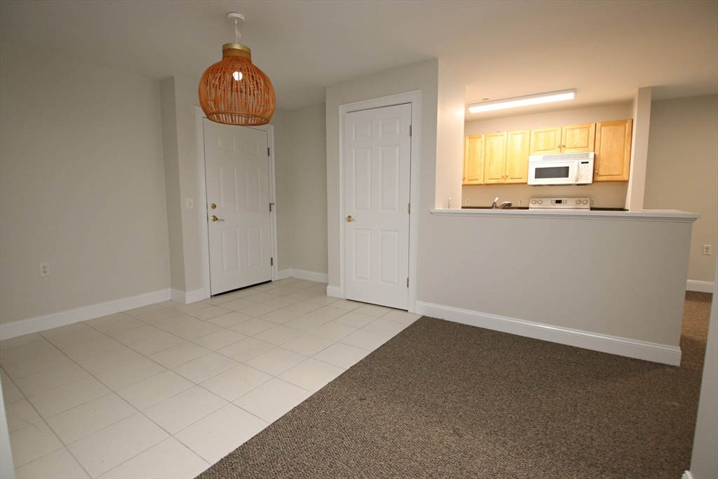 Wakefield, Massachusetts 01880, United States, 2 Bedrooms Bedrooms, ,2 BathroomsBathrooms,Residential,Active,177463