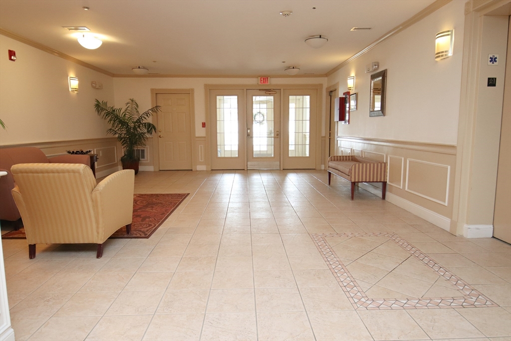 Wakefield, Massachusetts 01880, United States, 2 Bedrooms Bedrooms, ,2 BathroomsBathrooms,Residential,Active,177463