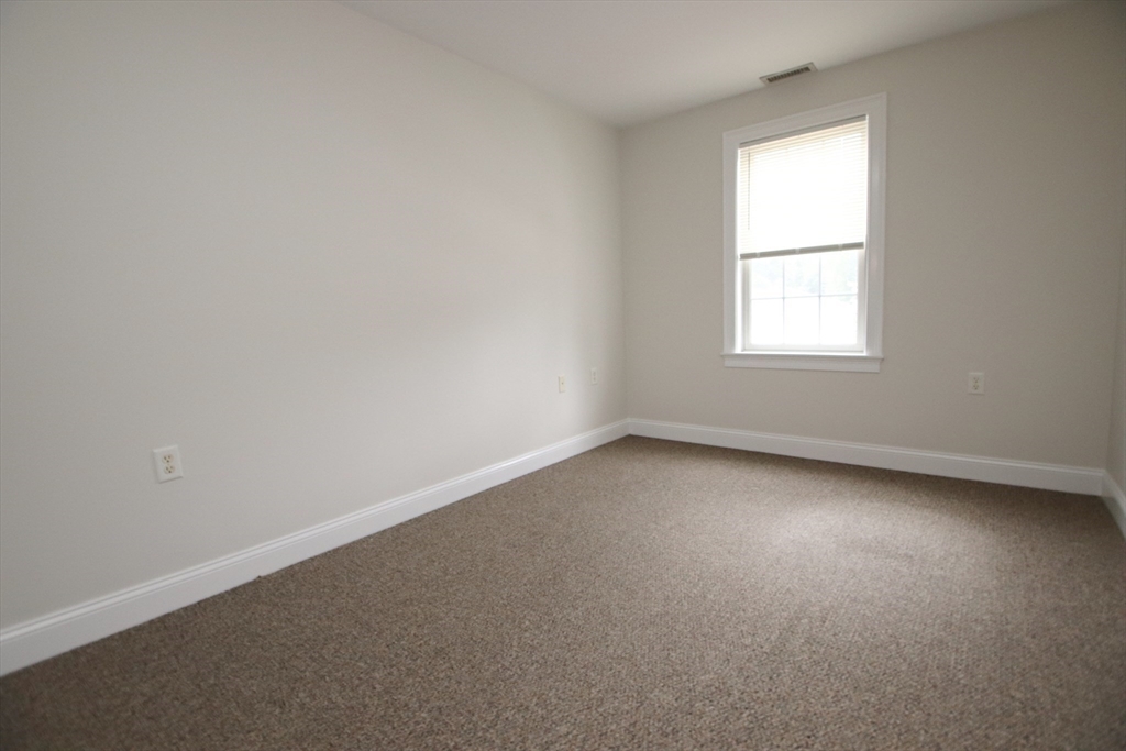 Wakefield, Massachusetts 01880, United States, 2 Bedrooms Bedrooms, ,2 BathroomsBathrooms,Residential,Active,177463