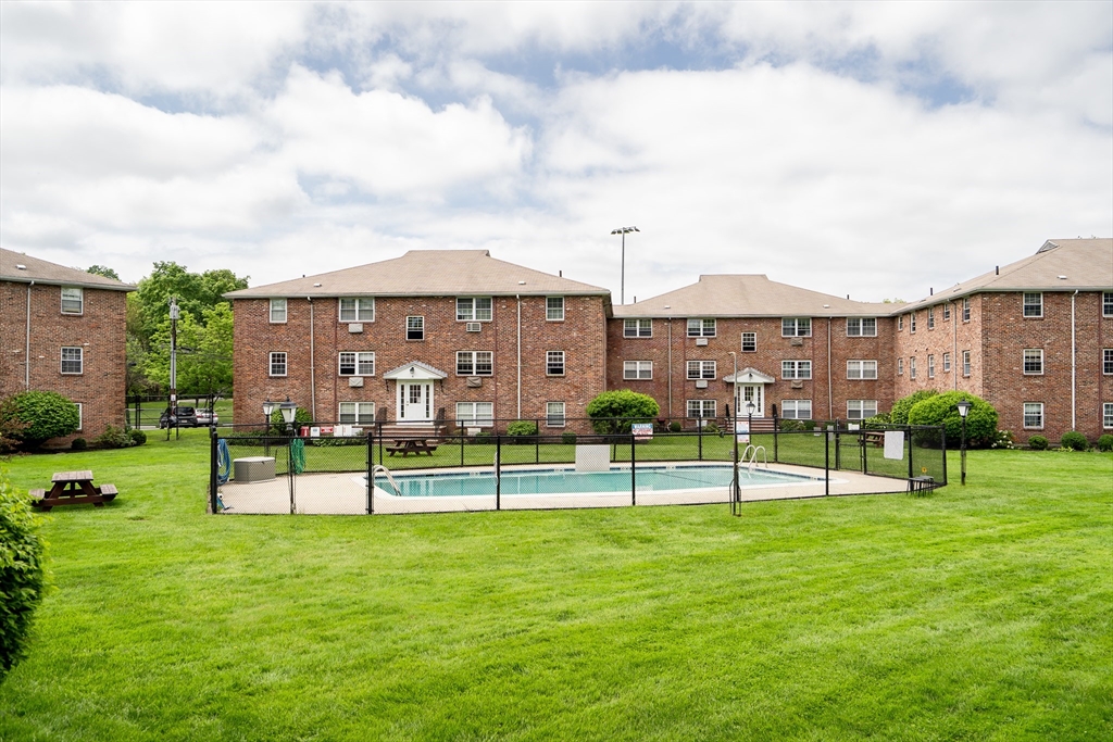 11 Colonial Village Dr 7