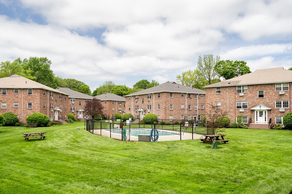 11 Colonial Village Dr 7