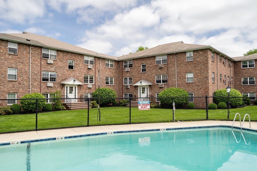 11 Colonial Village Dr 7