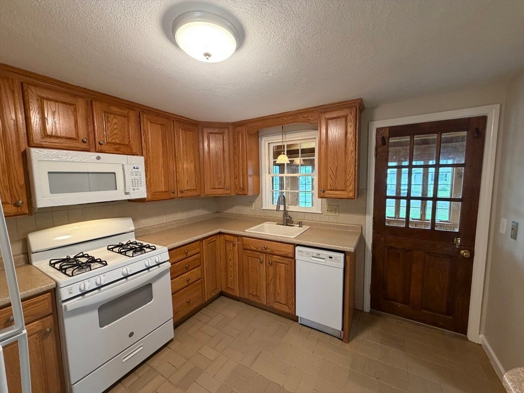 688 Plymouth St, Bridgewater, MA, 688 Plymouth St, Bridgewater, MA Photo #5