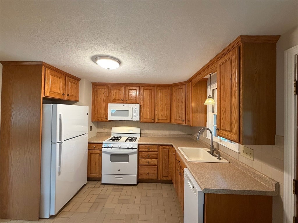 688 Plymouth St, Bridgewater, MA, 688 Plymouth St, Bridgewater, MA Photo #4