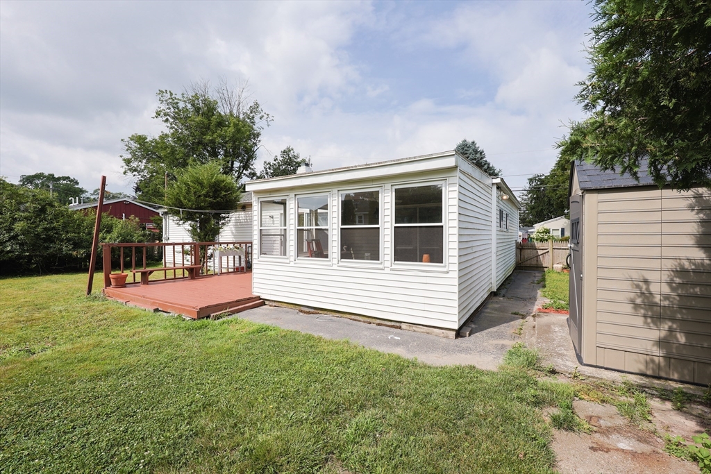23 Laurie Ln