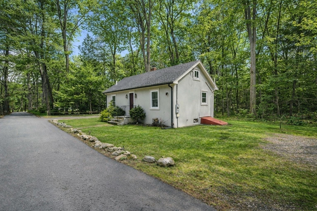 3 Riverside Dr