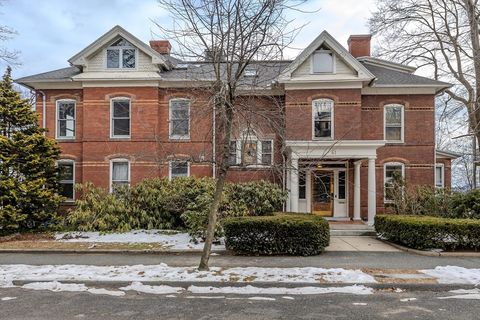 61 Crescent St 8 Northampton MA 01060