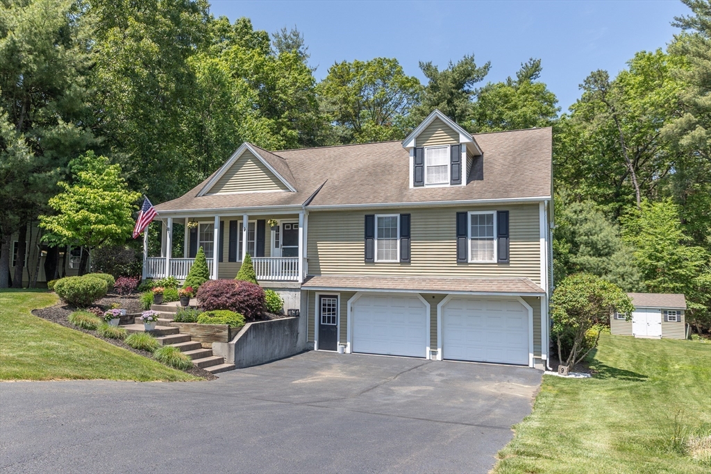 9 Camelot Ln