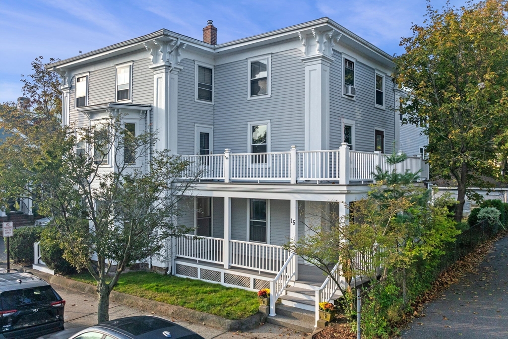 15 Thorndike St