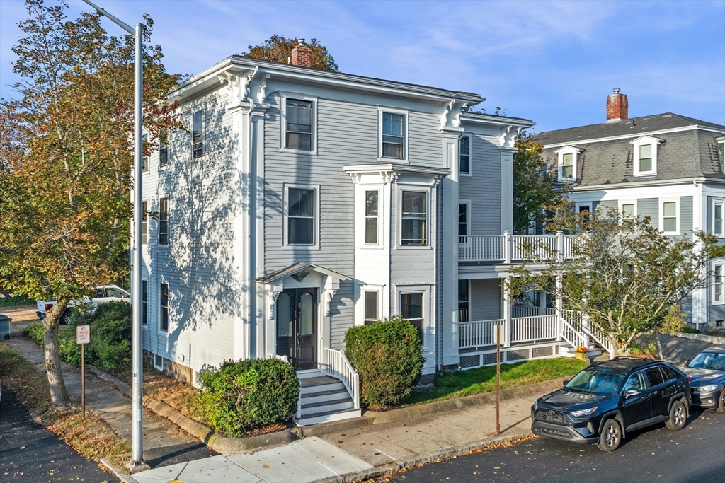 15 Thorndike St