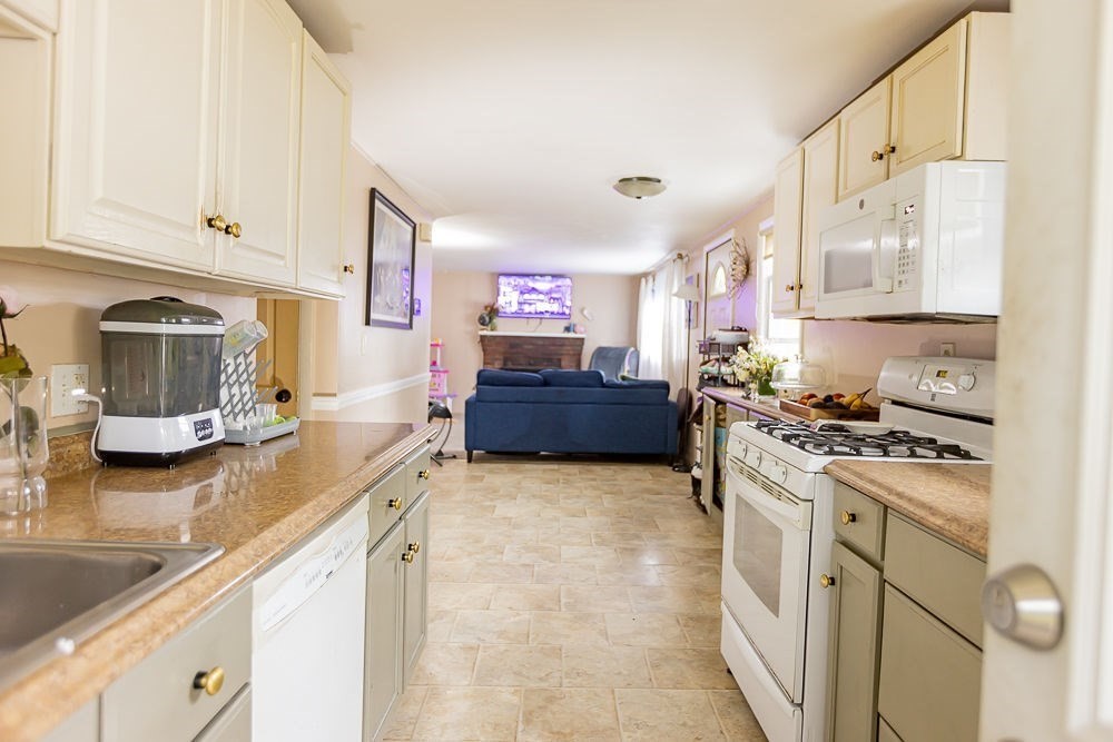 24 Curve St
