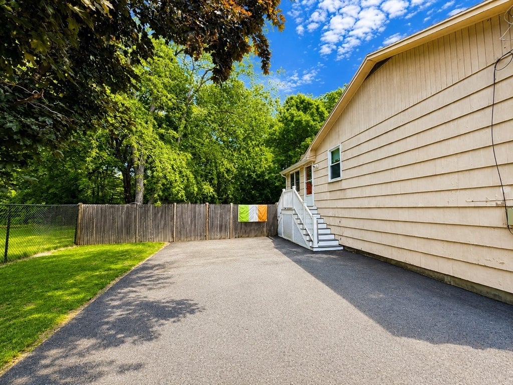 174 Damon Rd