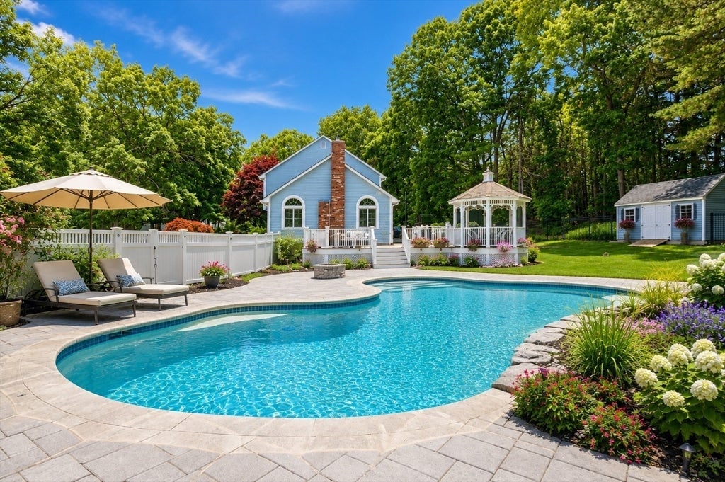 106 Colonial Drive