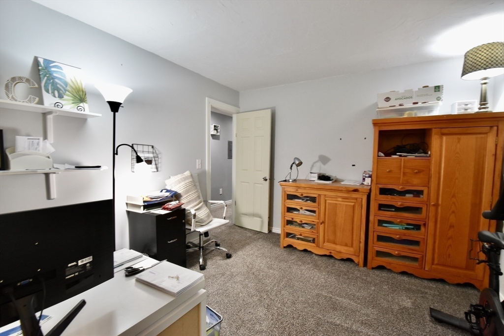 9 Maid Marion St, Oxford, MA Photo #21