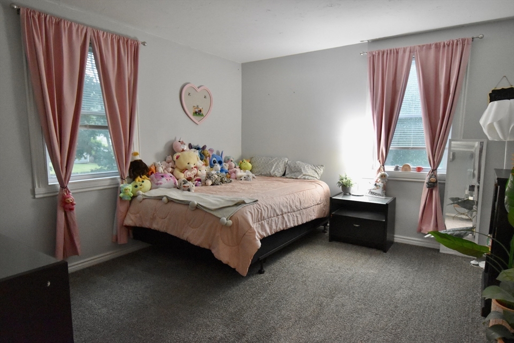 9 Maid Marion St, Oxford, MA Photo #19