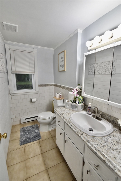 9 Maid Marion St, Oxford, MA Photo #24