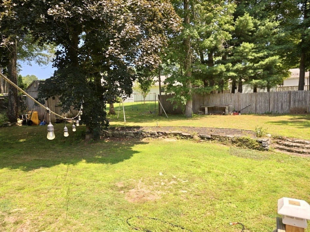 9 Maid Marion St, Oxford, MA Photo #28