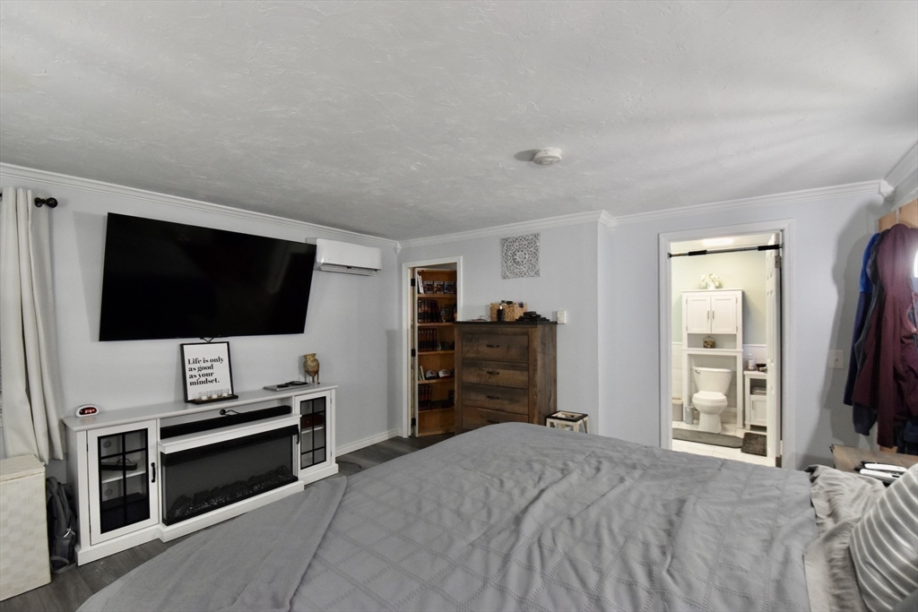 9 Maid Marion St, Oxford, MA Photo #12