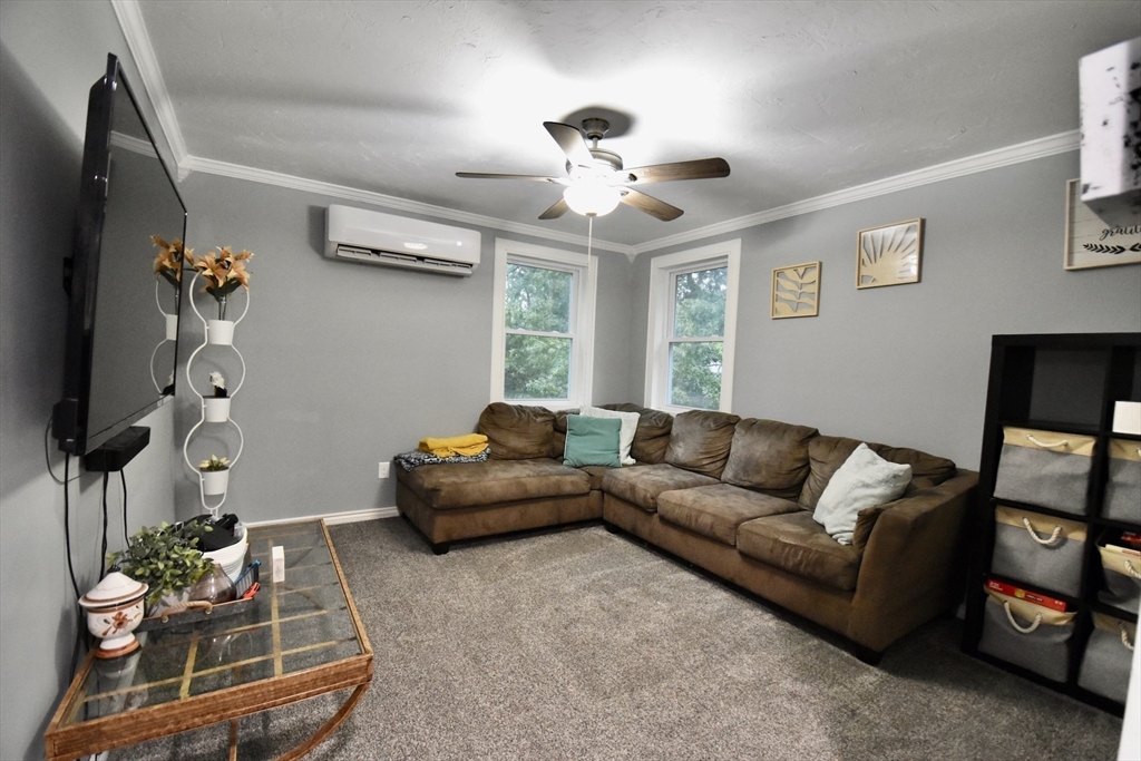 9 Maid Marion St, Oxford, MA Photo #3