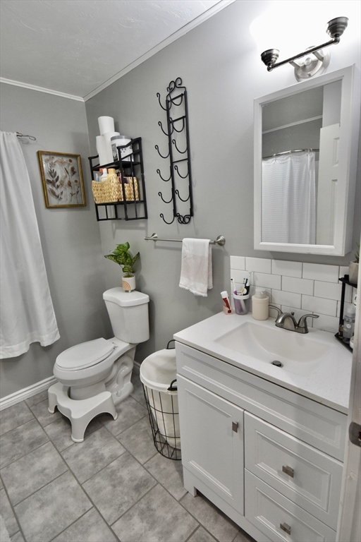 9 Maid Marion St, Oxford, MA Photo #23