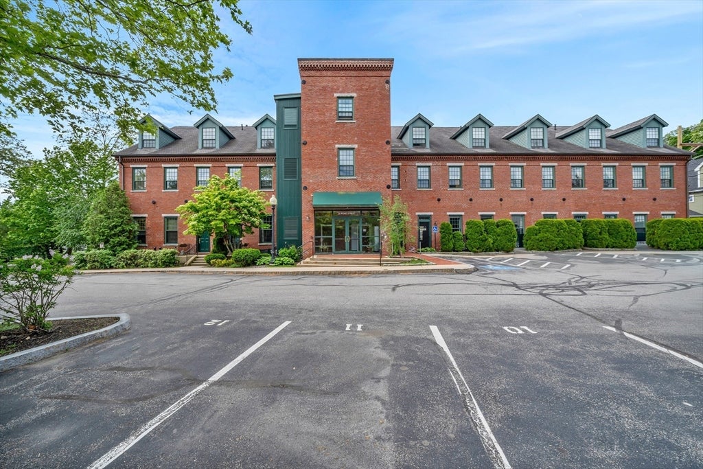 25 Pond St 203