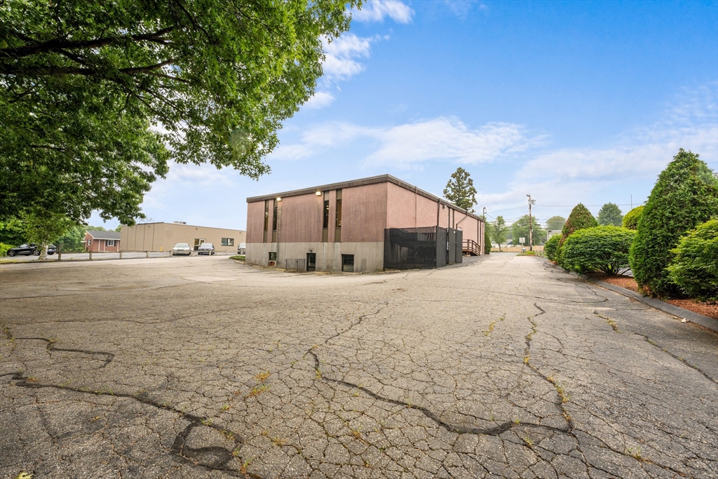 680 Warren Av