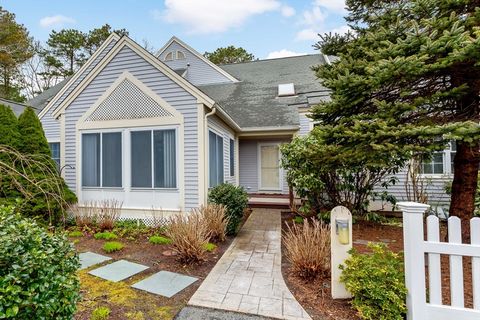 Condominium in Mashpee MA 4 Gold Leaf Lane.jpg