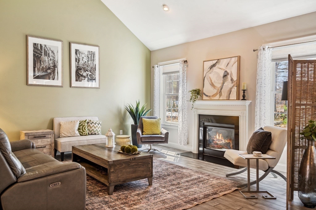 East Kingston, New Hampshire 03827, United States, 3 Bedrooms Bedrooms, ,3 BathroomsBathrooms,Residential,Pending,114179