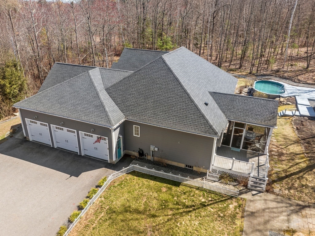 East Kingston, New Hampshire 03827, United States, 3 Bedrooms Bedrooms, ,3 BathroomsBathrooms,Residential,Pending,114179