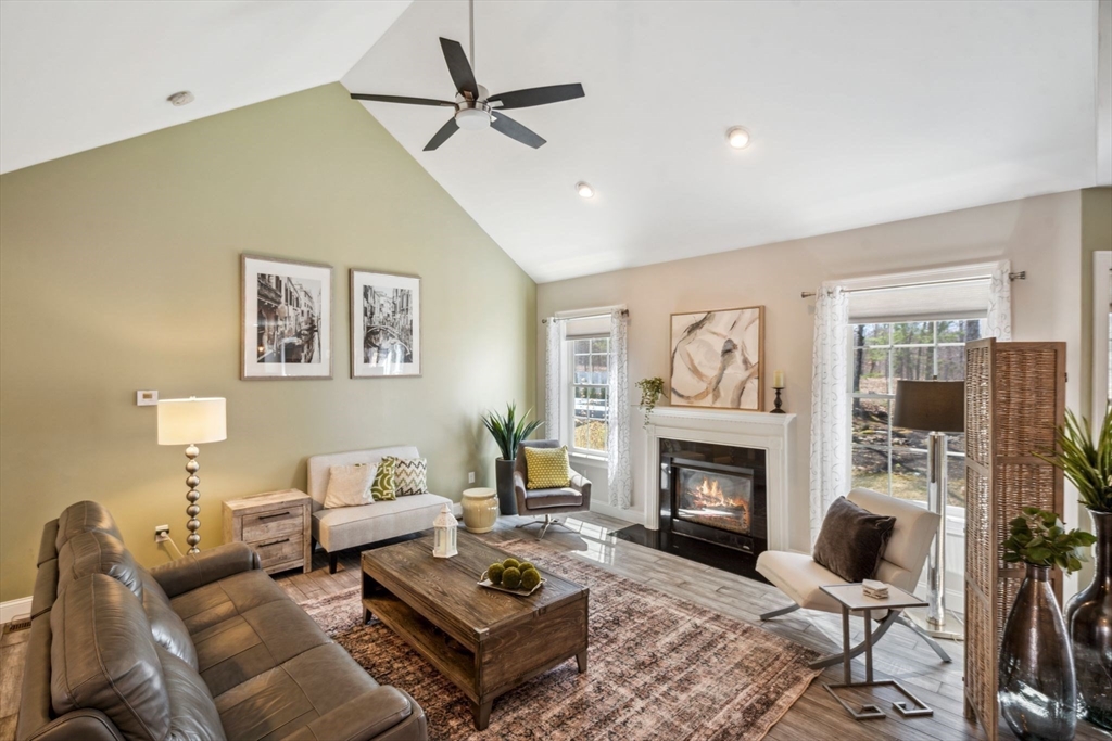 East Kingston, New Hampshire 03827, United States, 3 Bedrooms Bedrooms, ,3 BathroomsBathrooms,Residential,Pending,114179